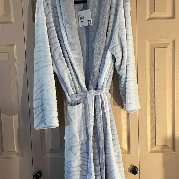 Anne Klein Gray and White Mid-Calf Length Plush Robe - Picture 3 of 8